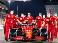 开云体育官方网站-包含梅赛德斯险胜索伯车队，佩雷兹统治全场的词条