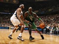 开云体育-绿茵与硬木的交响，当欧冠淘汰赛的焦点战，遇见森林狼单节击溃上海队的启示