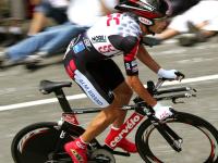 开云官网-阿尔及利亚强势晋级塞维利亚，皮克关键时刻站出来—北非之狮的坚韧与巨星的救赎