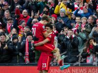 开云体育在线-关于利物浦球员集体庆祝进球，团结一致的信息