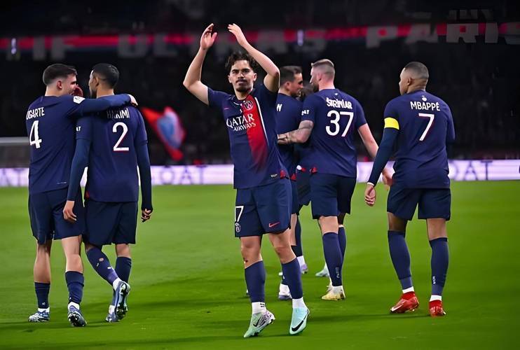 巴黎圣日耳曼轻松赢得法甲比赛的简单介绍