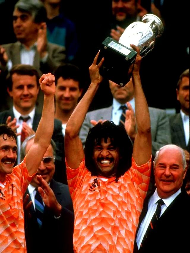 关于欧洲国家队近期在绿茵场上大放异彩的信息 关于欧洲国家队近期在绿茵场上大放异彩的信息