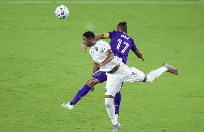 包含夏洛特队在最新一场比赛中实现逆袭，取得胜利的词条