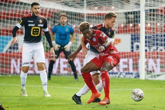 包含夏洛特队在最新一场比赛中实现逆袭，取得胜利的词条