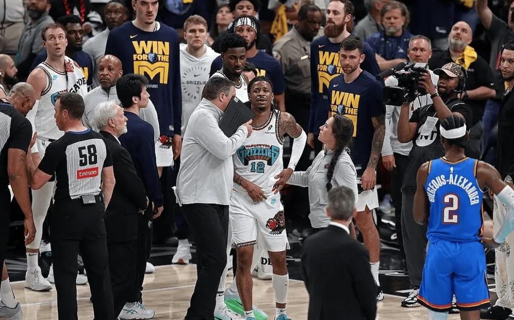 包含灰熊队主场连胜收官，稳固西部前八位置的词条