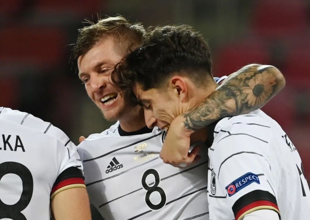 乌拉圭逆转希腊,加维扛起全队的简单介绍 乌拉圭逆转希腊,加维扛起全队的简单介绍