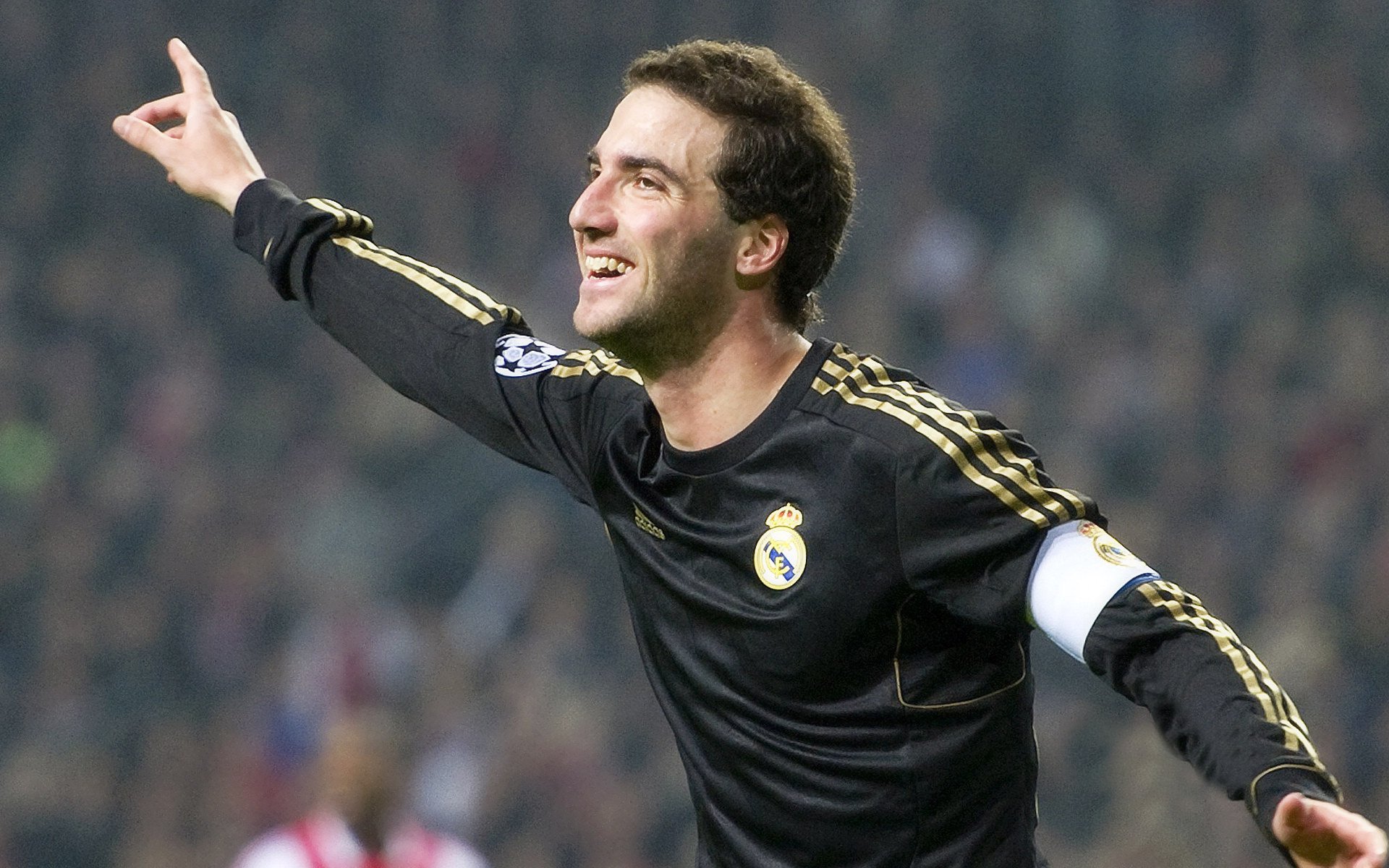 欧冠半决赛焦点战，皇家社会铁蹄踏平佛罗伦萨，战术纪律铸就历史性胜利