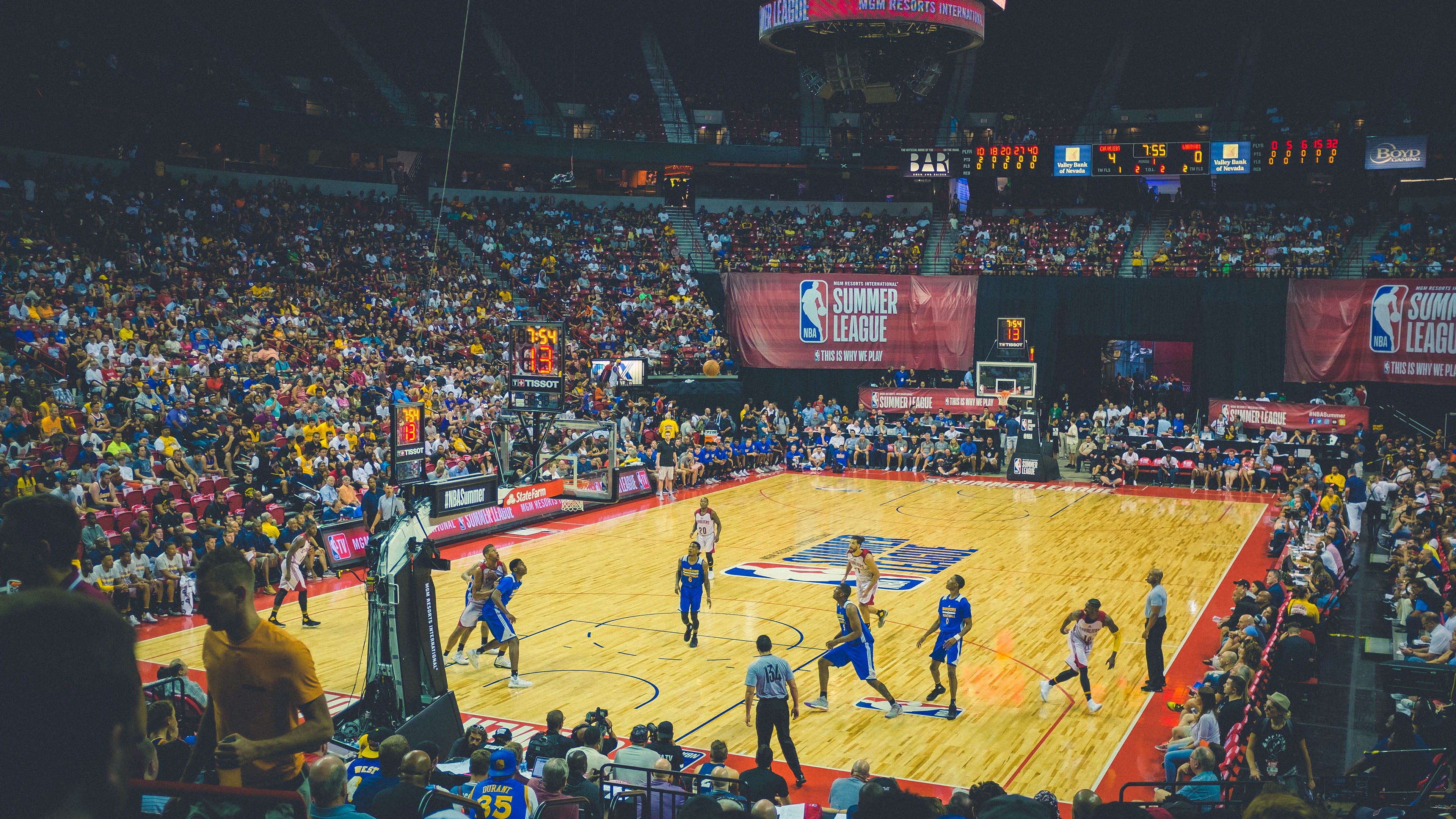黄蜂压哨绝杀北京队，马克西终场神射锁定胜局