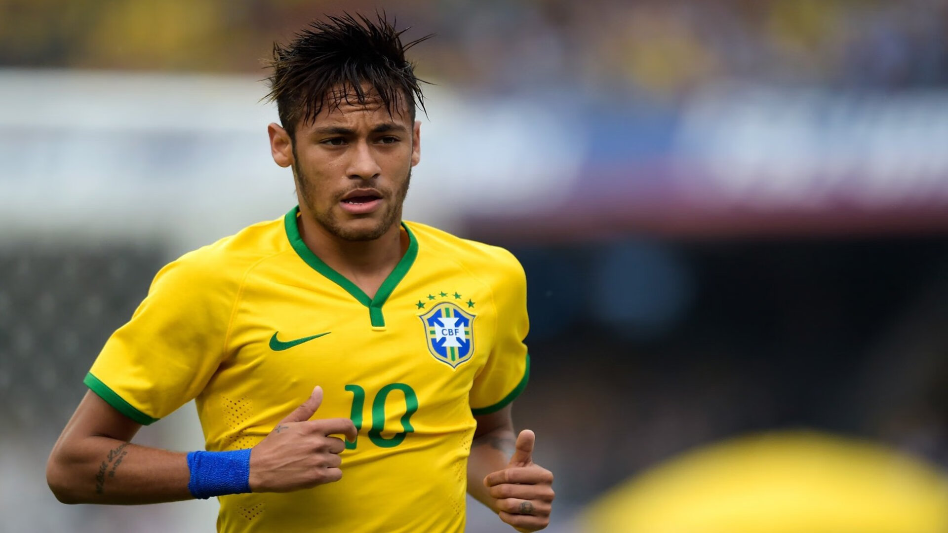 巴黎封锁厄瓜多尔，姆巴佩刷新纪录背后的足球外交与个人传奇