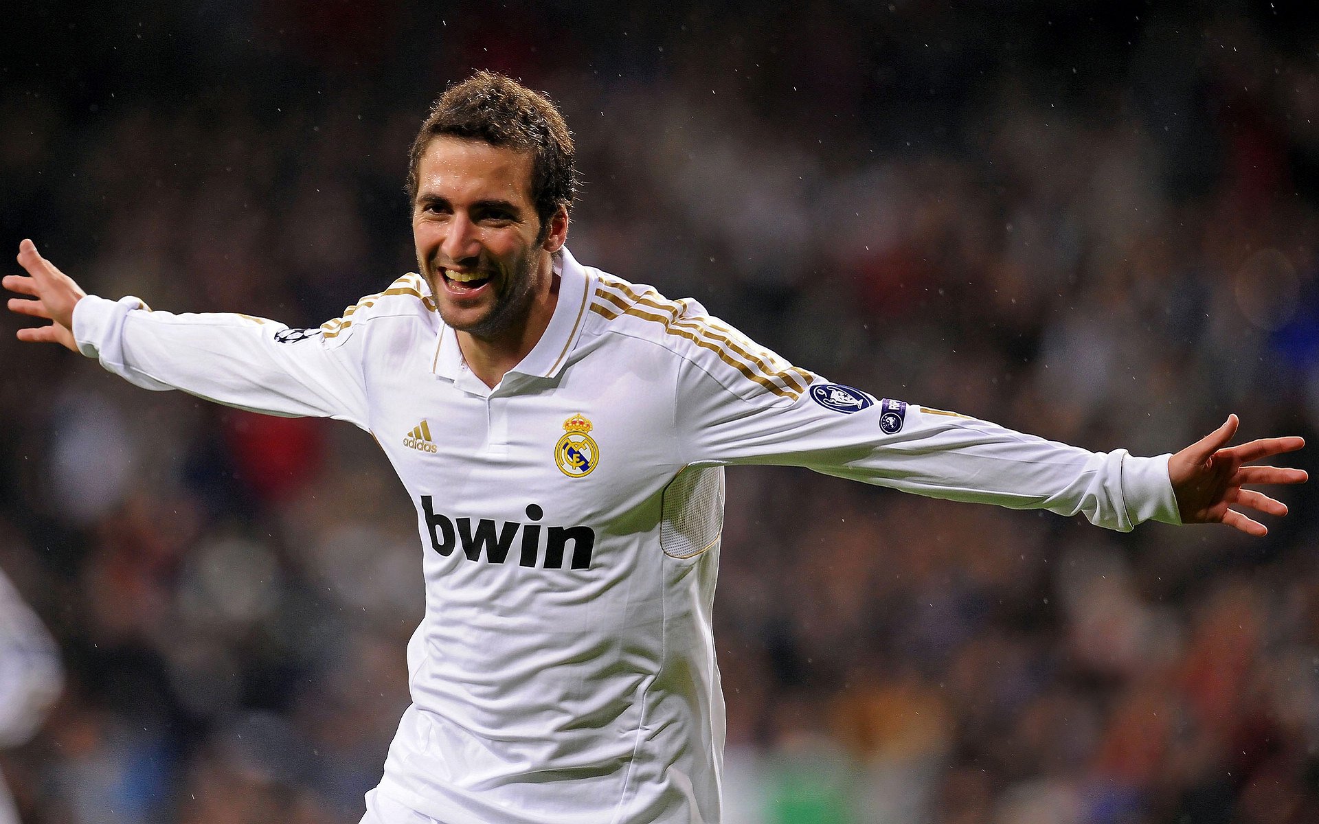 极速之夜,莱奥闪耀F1新赛季揭幕战,以唯一性定义传奇