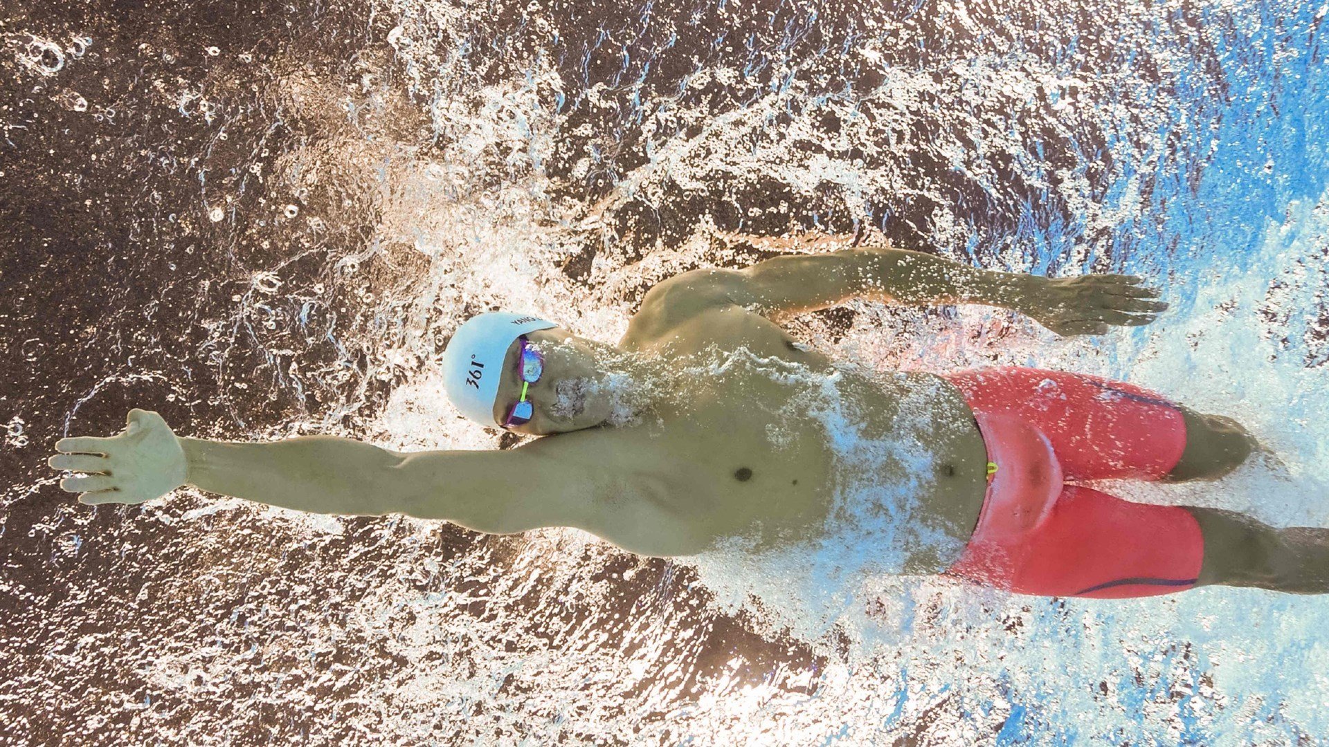 赛道新纪元，皮亚斯特里惊艳四座，雷诺车队强势碾压红牛王朝